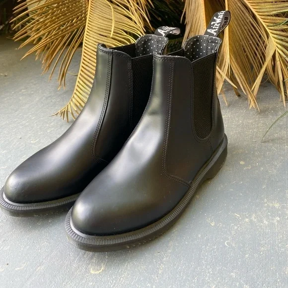DR MARTENS Flora Womens Smooth Leather Chelsea Boots in size 6 - Picture 4 of 10